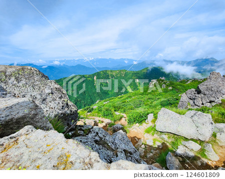 Hiuchi and Myoko mountain climbing in summer (view of the Northern Alps from the southern peak of Myoko) 124601809