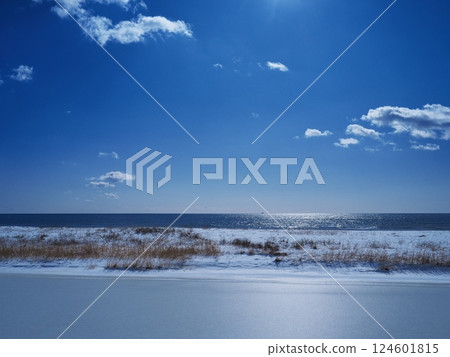View of the ocean from Route 38 in Kushiro, Hokkaido in winter 124601815