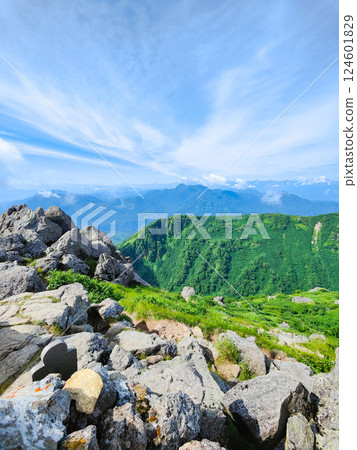 Hiuchi and Myoko mountain climbing in summer (view of Mt. Kurohime, Mt. Takatsuma, and the Northern Alps from the southern peak of Mt. Myoko) 124601829