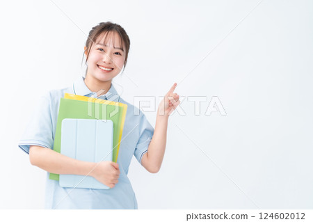 A female student in a polo shirt pointing at something 124602012