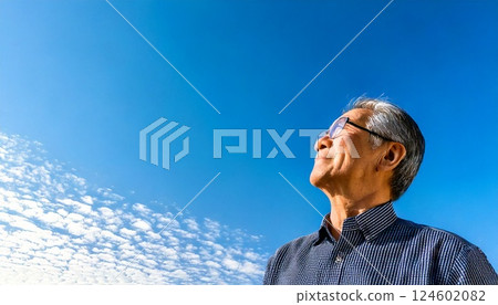 Senior man in his 60s looking up at the blue sky 124602082