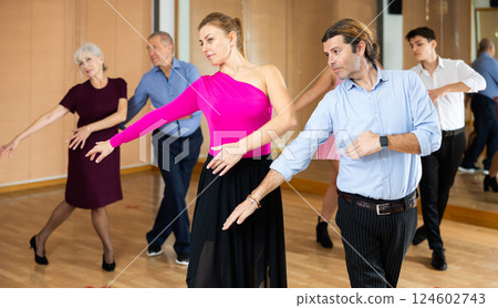 woman horeografer dances contemporary dance woman horeografer dances contemporary dance 124602743