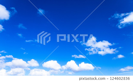 清新的藍天和雲彩 124602836