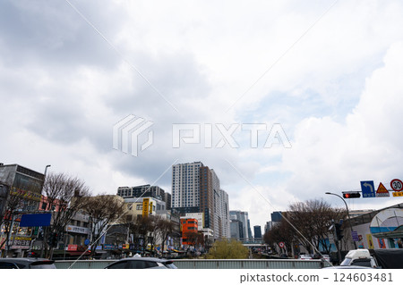 Spring scenery of Cheonggyecheon near Euljiro Saga Station, Seoul, Korea Spring scenery of Cheonggyecheon near Euljiro Saga Station, Seoul, Korea 124603481