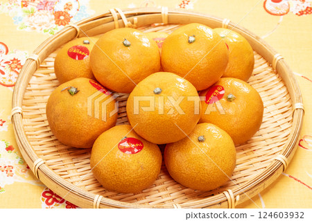 Mandarin oranges 124603932