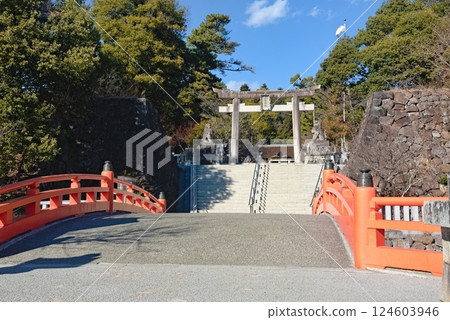 Takeda Shrine: Shinbashi Bridge and Ichinotorii Gate Takeda Shrine: Shinbashi Bridge and Ichinotorii Gate 124603946