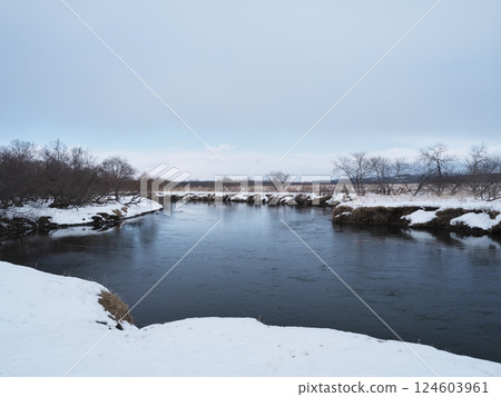 Around the Sugawara canoe launch point on the Kuchoro Genyaton route in Shibecha, Kushiro, Hokkaido in winter Around the Sugawara canoe launch point on the Kuchoro Genyaton route in Shibecha, Kushiro, Hokkaido in winter 124603961