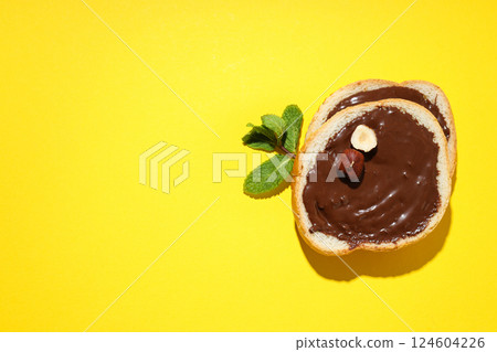 Bread with chocolate paste - tasty breakfast food Bread with chocolate paste - tasty breakfast food 124604226