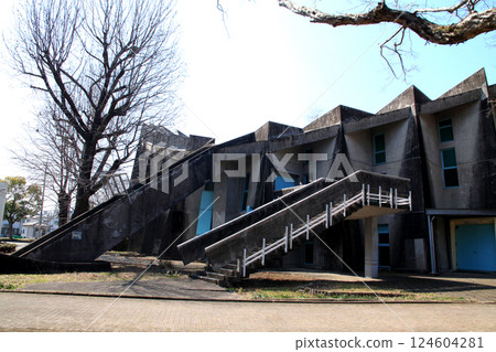 佐賀市：春季散步路線：“市村紀念體育館” 124604281