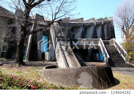 佐賀市：春季散步路線：“市村紀念體育館” 124604282