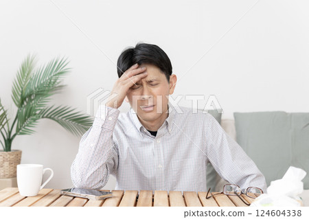 男人身體不好，頭痛 124604338