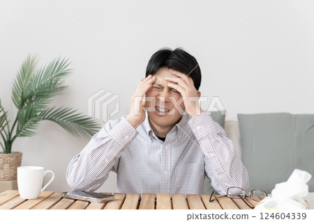 男人身體不好，頭痛 124604339