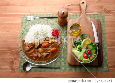 透明碗裡的咖哩飯 124604731