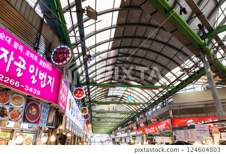 韓國首爾廣藏市場的天花板 124604803