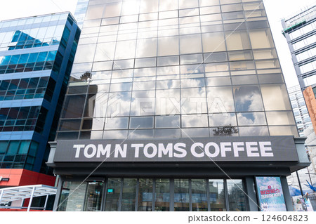 聖水站附近的咖啡廳 TOM N TOMS COFFEE 春天 首爾 韓國 124604823