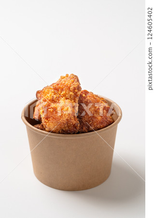 Fried chicken in a paper cup Fried chicken in a paper cup 124605402