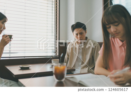 咖啡館 咖啡廳 人 124605617