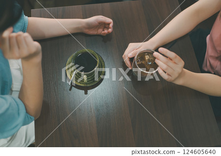 咖啡館 咖啡廳 女生 124605640