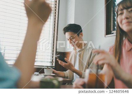 咖啡館 咖啡廳 男人 124605646