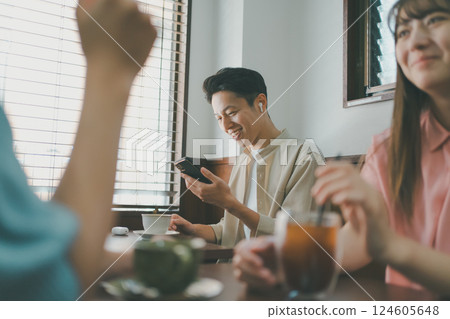 咖啡館 咖啡廳 男人 124605648