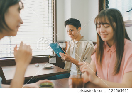 coffee shop, cafe, cafeteria 124605663