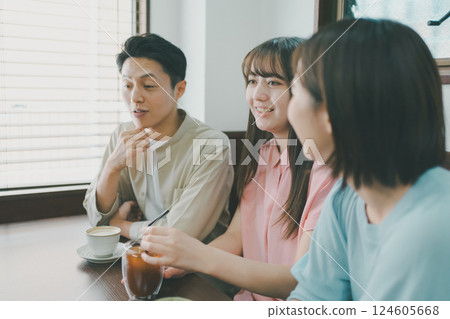 coffee shop, cafe, cafeteria 124605668