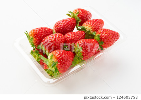 深紅色的草莓 124605758