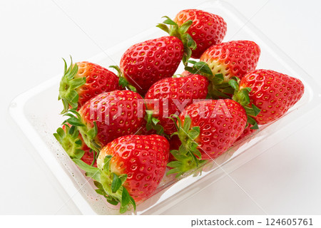 Crimson strawberries 124605761