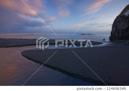 The mouth of the Pon Ayoro River and the sunset at Ayoro Coast in Shiraoi, Hokkaido 124606346