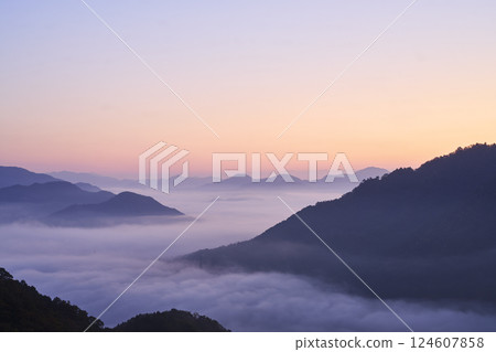 從天空之城竹田城看到的雲海 124607858