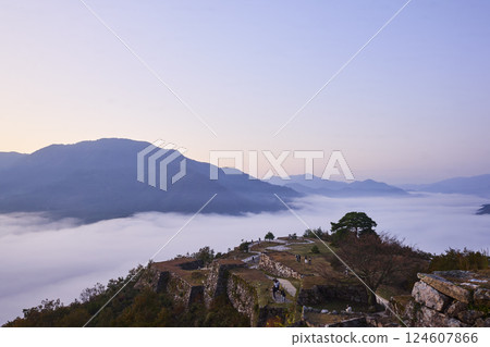 從天空之城竹田城看到的雲海 124607866