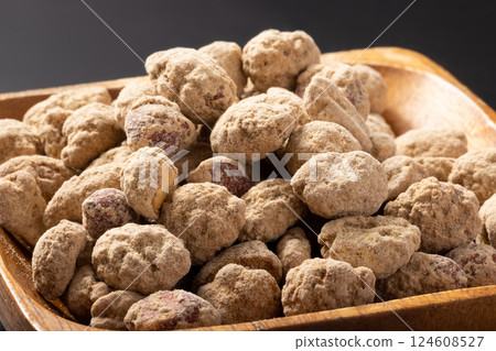 Brown sugar, soybean flour, peanuts Brown sugar, soybean flour, peanuts 124608527