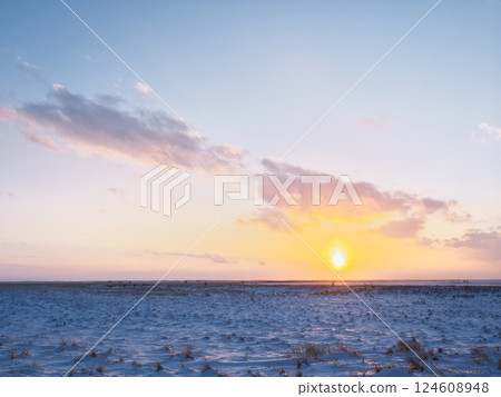 View of the sun setting over the frozen inland sea from Notsuke Peninsula in the dead of winter View of the sun setting over the frozen inland sea from Notsuke Peninsula in the dead of winter 124608948