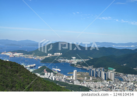 [韓國/巨濟島] 從雞龍山俯瞰巨濟市的街景 124610434