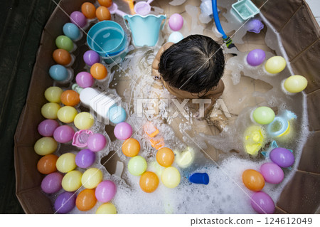 Children Playing In An Outdoor Bathtub 124612049