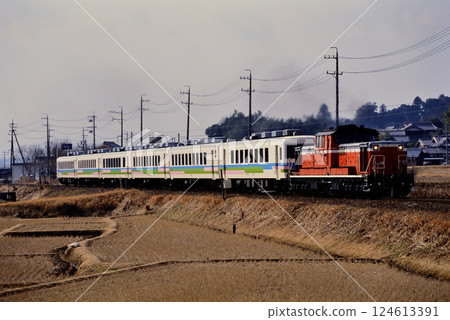 2007: DD511109 Tatami Train Ikiki Salon Kinokuni running on the Kansai Main Line 2007: DD511109 Tatami Train Ikiki Salon Kinokuni running on the Kansai Main Line 124613391