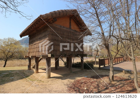 Bonghwang-dong ruins, Korea 124613620