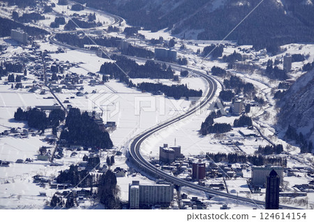 View of the alluvial fan in the direction of Snow Nakazato and Tsuchitar from the top of the lift at Iwappara Ski Resort View of the alluvial fan in the direction of Snow Nakazato and Tsuchitar from the top of the lift at Iwappara Ski Resort 124614154