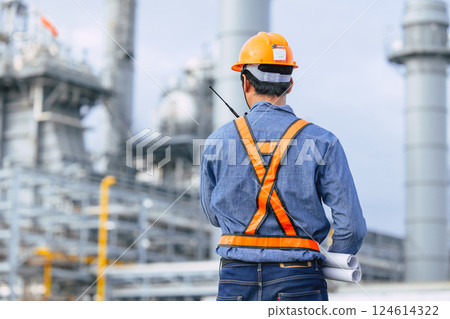 Professional Petroleum Refinery engineer man working building oil and gas power industrial plant. 124614322