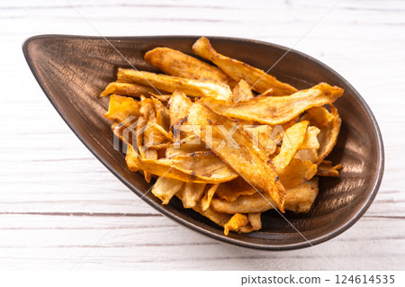 Burdock chips 124614535