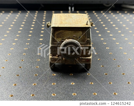 生鏽的汽車吉普車 124615242