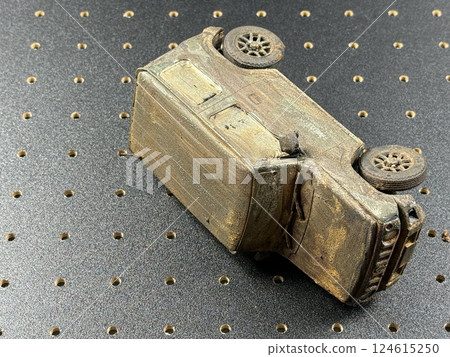 生鏽的汽車吉普車 124615250