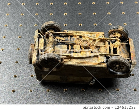 生鏽的汽車吉普車 124615252