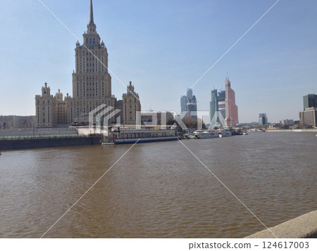 A trip to New York City is an unforgettable experience 124617003