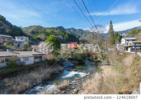 宮崎縣西臼杵郡高千穗町上野,在春天裡崇拜自然,日之禦子社及其周邊地區 宮崎縣西臼杵郡高千穗町上野,在春天裡崇拜自然,日之禦子社及其周邊地區 124618607