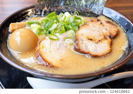 Delicious ramen with rich soup Delicious ramen with rich soup 124618662