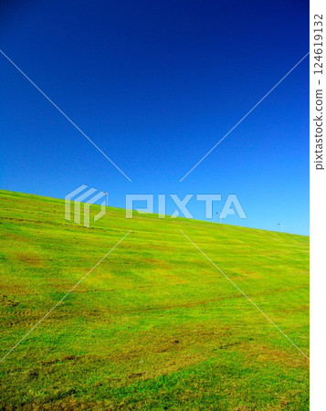 Autumn weeded Edogawa bank landscape Autumn weeded Edogawa bank landscape 124619132