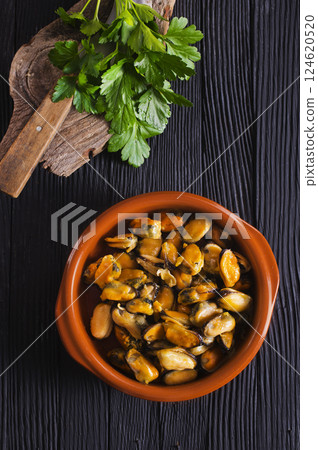 Fried mussels in brawn bowl 124620520