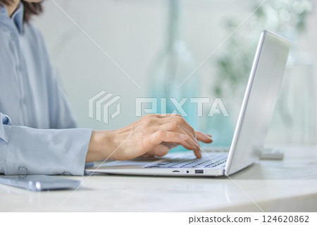 Middle woman using a computer in the living room Middle woman using a computer in the living room 124620862