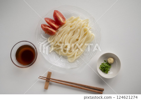 夏日清爽烏冬面 124621274